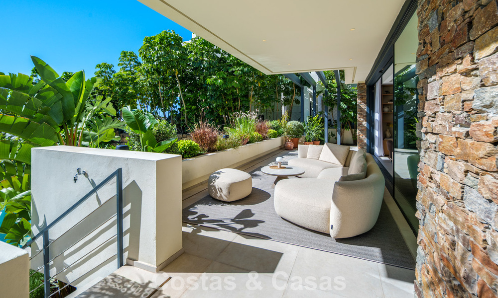 Lista para entrar a vivir, villa en venta a poca distancia de una casa club de golf en la Nueva Milla de Oro, Marbella - Estepona 805992