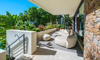 Lista para entrar a vivir, villa en venta a poca distancia de una casa club de golf en la Nueva Milla de Oro, Marbella - Estepona 805992 