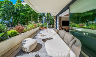 Lista para entrar a vivir, villa en venta a poca distancia de una casa club de golf en la Nueva Milla de Oro, Marbella - Estepona 805993 
