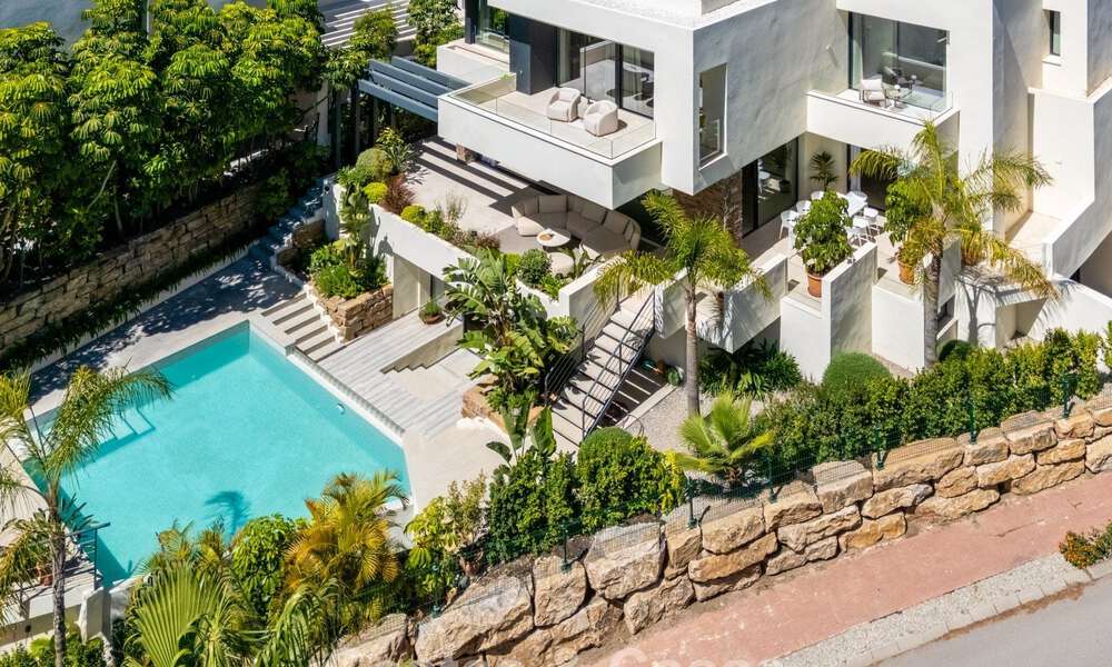 Lista para entrar a vivir, villa en venta a poca distancia de una casa club de golf en la Nueva Milla de Oro, Marbella - Estepona 805994