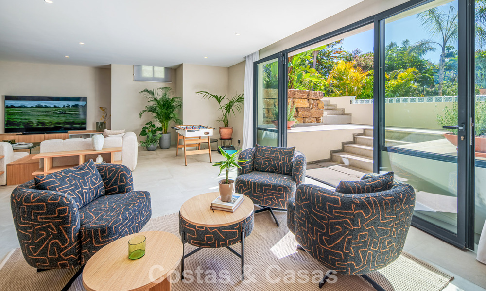 Lista para entrar a vivir, villa en venta a poca distancia de una casa club de golf en la Nueva Milla de Oro, Marbella - Estepona 805999