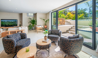 Lista para entrar a vivir, villa en venta a poca distancia de una casa club de golf en la Nueva Milla de Oro, Marbella - Estepona 805999 