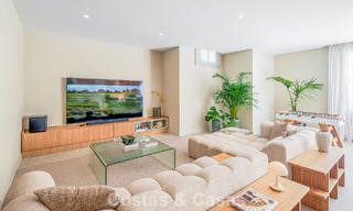Lista para entrar a vivir, villa en venta a poca distancia de una casa club de golf en la Nueva Milla de Oro, Marbella - Estepona 806000 