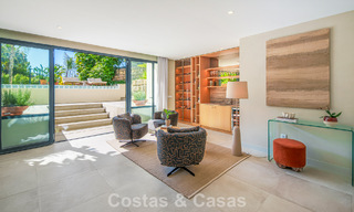 Lista para entrar a vivir, villa en venta a poca distancia de una casa club de golf en la Nueva Milla de Oro, Marbella - Estepona 806004 