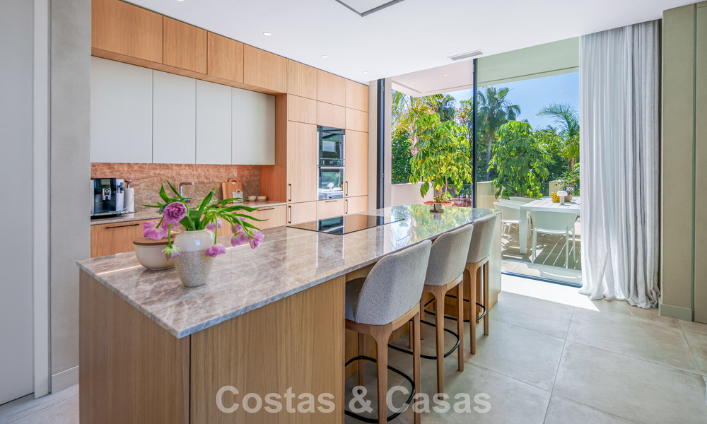 Lista para entrar a vivir, villa en venta a poca distancia de una casa club de golf en la Nueva Milla de Oro, Marbella - Estepona 806009