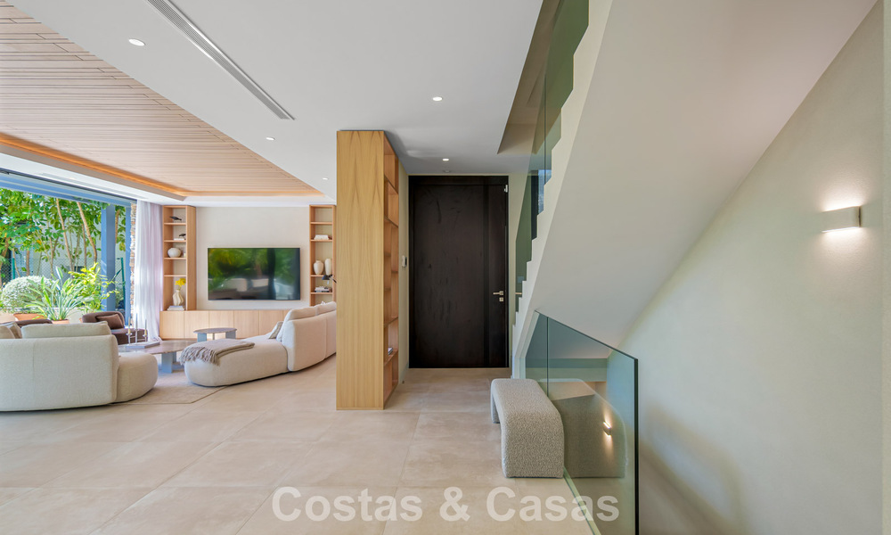 Lista para entrar a vivir, villa en venta a poca distancia de una casa club de golf en la Nueva Milla de Oro, Marbella - Estepona 806013