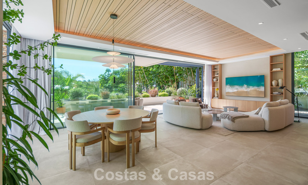 Lista para entrar a vivir, villa en venta a poca distancia de una casa club de golf en la Nueva Milla de Oro, Marbella - Estepona 806014