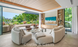 Lista para entrar a vivir, villa en venta a poca distancia de una casa club de golf en la Nueva Milla de Oro, Marbella - Estepona 806016 