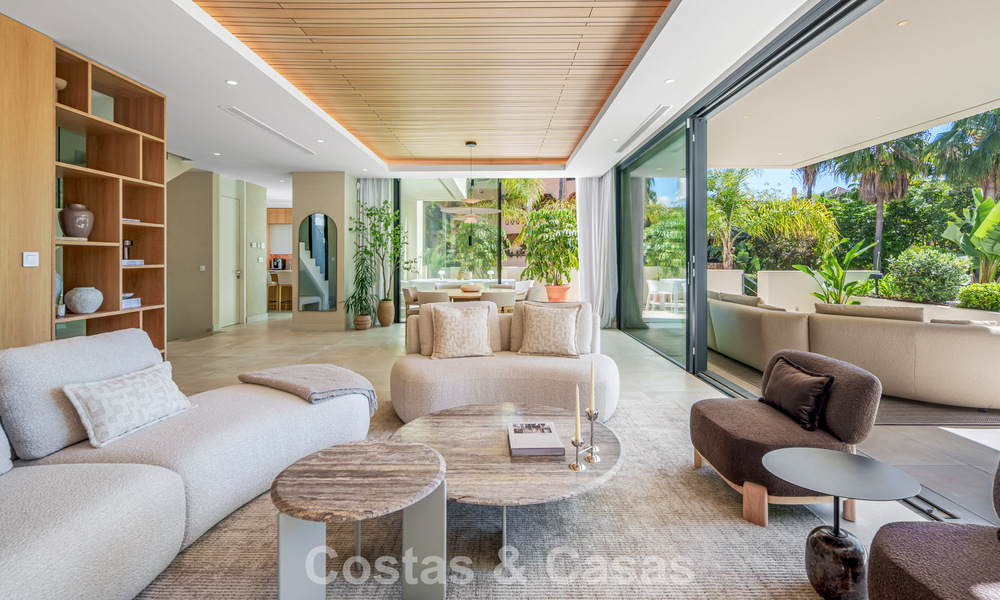 Lista para entrar a vivir, villa en venta a poca distancia de una casa club de golf en la Nueva Milla de Oro, Marbella - Estepona 806017