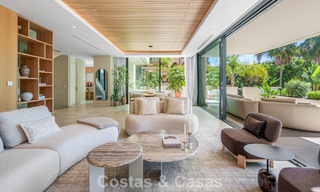 Lista para entrar a vivir, villa en venta a poca distancia de una casa club de golf en la Nueva Milla de Oro, Marbella - Estepona 806017 