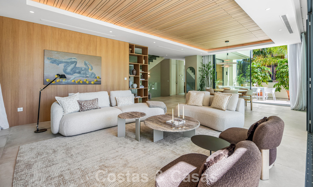 Lista para entrar a vivir, villa en venta a poca distancia de una casa club de golf en la Nueva Milla de Oro, Marbella - Estepona 806018