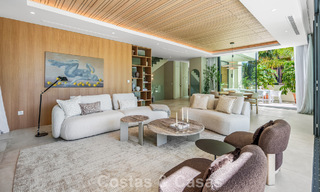 Lista para entrar a vivir, villa en venta a poca distancia de una casa club de golf en la Nueva Milla de Oro, Marbella - Estepona 806018 