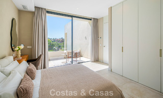 Lista para entrar a vivir, villa en venta a poca distancia de una casa club de golf en la Nueva Milla de Oro, Marbella - Estepona 806020 