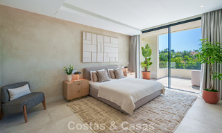 Lista para entrar a vivir, villa en venta a poca distancia de una casa club de golf en la Nueva Milla de Oro, Marbella - Estepona 806021 