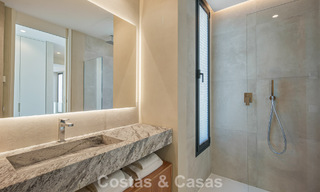 Lista para entrar a vivir, villa en venta a poca distancia de una casa club de golf en la Nueva Milla de Oro, Marbella - Estepona 806028 