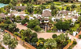 Lista para entrar a vivir, villa en venta a poca distancia de una casa club de golf en la Nueva Milla de Oro, Marbella - Estepona 806040 
