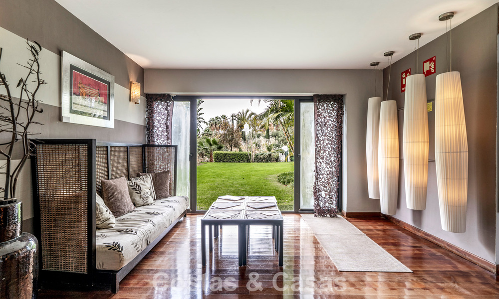 Lista para entrar a vivir, villa en venta a poca distancia de una casa club de golf en la Nueva Milla de Oro, Marbella - Estepona 806042