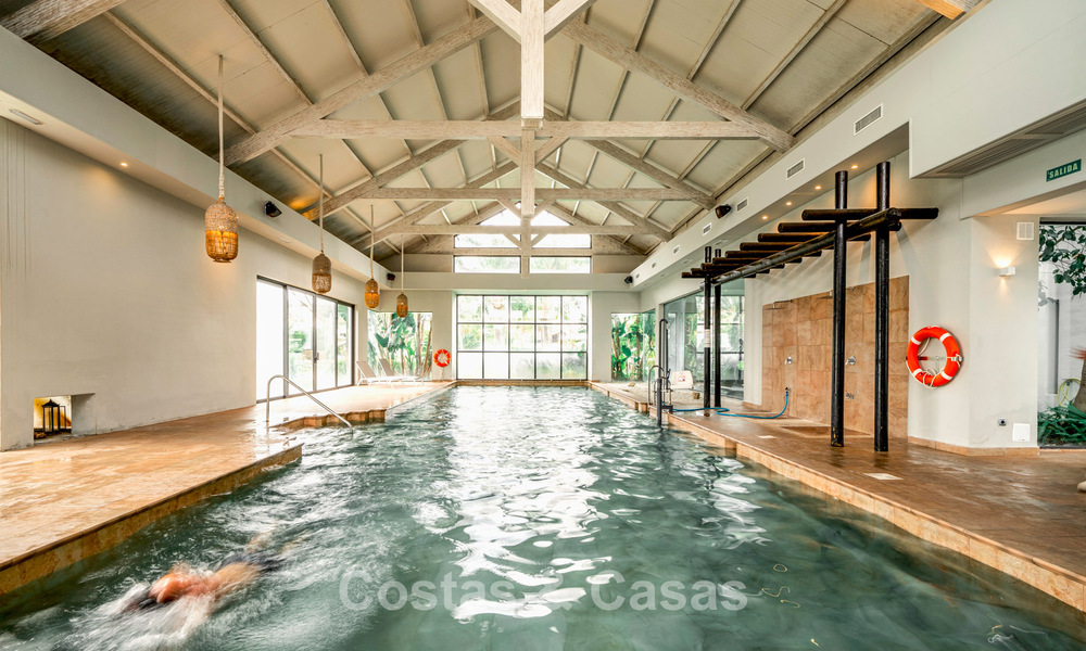 Lista para entrar a vivir, villa en venta a poca distancia de una casa club de golf en la Nueva Milla de Oro, Marbella - Estepona 806045