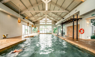 Lista para entrar a vivir, villa en venta a poca distancia de una casa club de golf en la Nueva Milla de Oro, Marbella - Estepona 806045 
