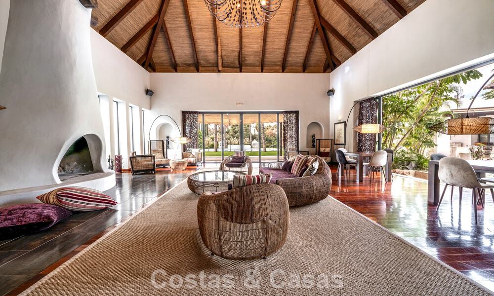 Lista para entrar a vivir, villa en venta a poca distancia de una casa club de golf en la Nueva Milla de Oro, Marbella - Estepona 806046