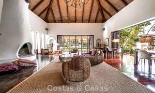 Lista para entrar a vivir, villa en venta a poca distancia de una casa club de golf en la Nueva Milla de Oro, Marbella - Estepona 806046 