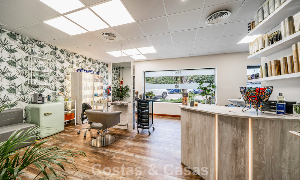 Lista para entrar a vivir, villa en venta a poca distancia de una casa club de golf en la Nueva Milla de Oro, Marbella - Estepona 806047