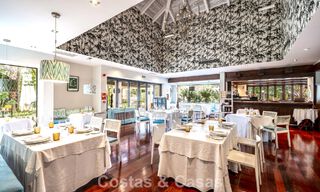Lista para entrar a vivir, villa en venta a poca distancia de una casa club de golf en la Nueva Milla de Oro, Marbella - Estepona 806048 