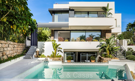 Lista para entrar a vivir, villa en venta a poca distancia de una casa club de golf en la Nueva Milla de Oro, Marbella - Estepona 806052