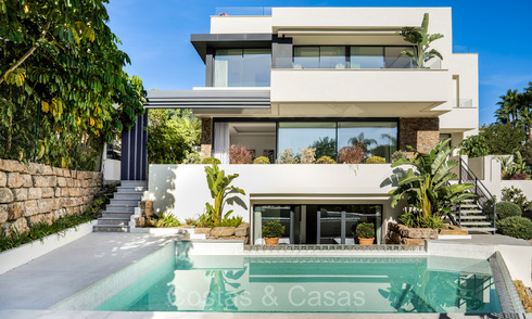 Lista para entrar a vivir, villa en venta a poca distancia de una casa club de golf en la Nueva Milla de Oro, Marbella - Estepona 806052