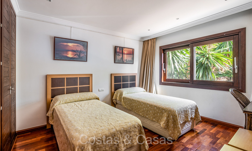 Impresionante villa de lujo en venta a un paso de la playa en la Nueva Milla de Oro entre Marbella y Estepona 74228