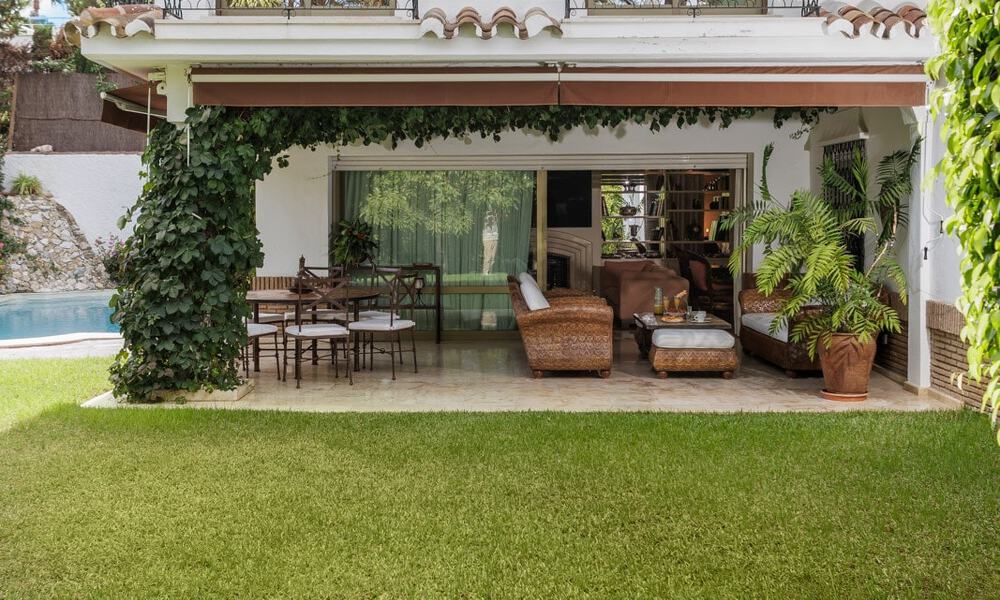 Encantadora villa mediterránea en venta a un paso de la playa en Los Monteros, al este del centro de Marbella 74343