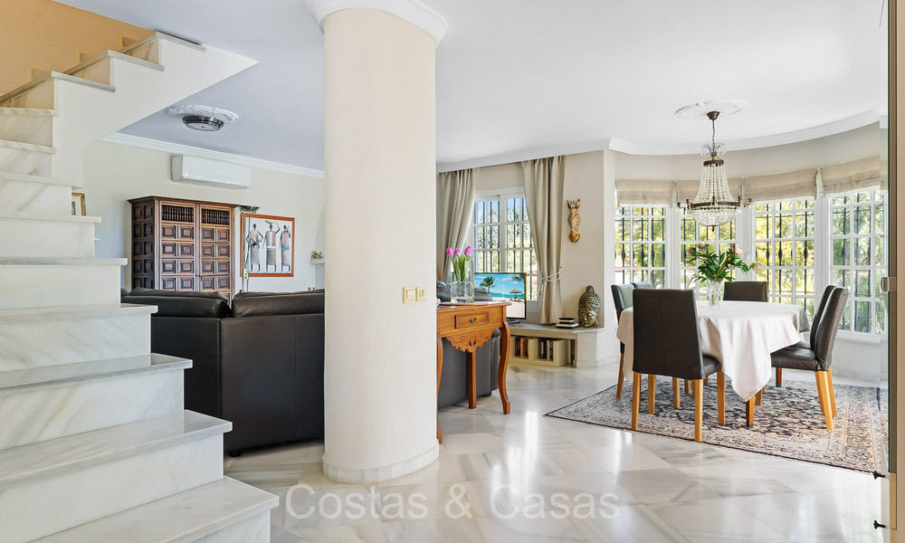 Villa española en venta a poca distancia de todo en Nueva Andalucía, Marbella 74370