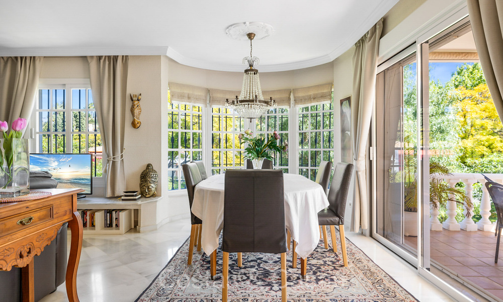 Villa española en venta a poca distancia de todo en Nueva Andalucía, Marbella 74372