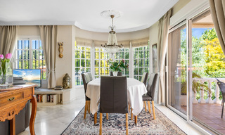 Villa española en venta a poca distancia de todo en Nueva Andalucía, Marbella 74372 