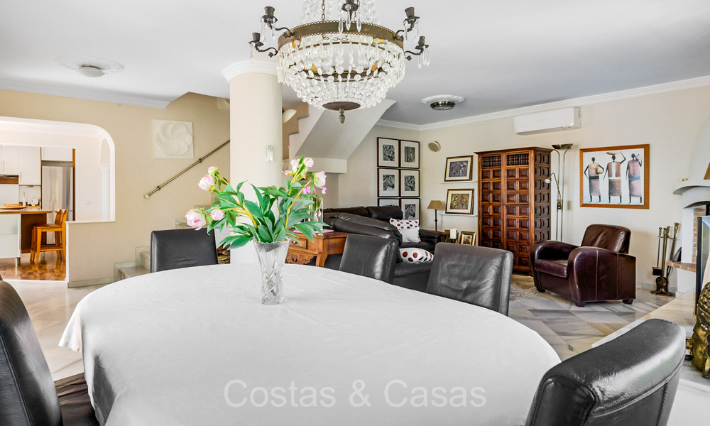 Villa española en venta a poca distancia de todo en Nueva Andalucía, Marbella 74373