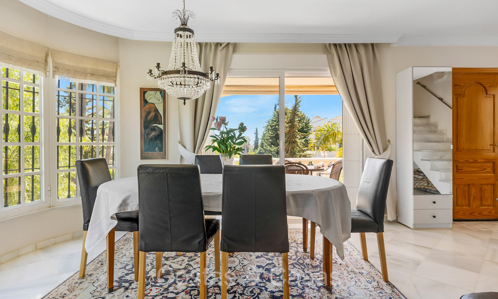 Villa española en venta a poca distancia de todo en Nueva Andalucía, Marbella 74374