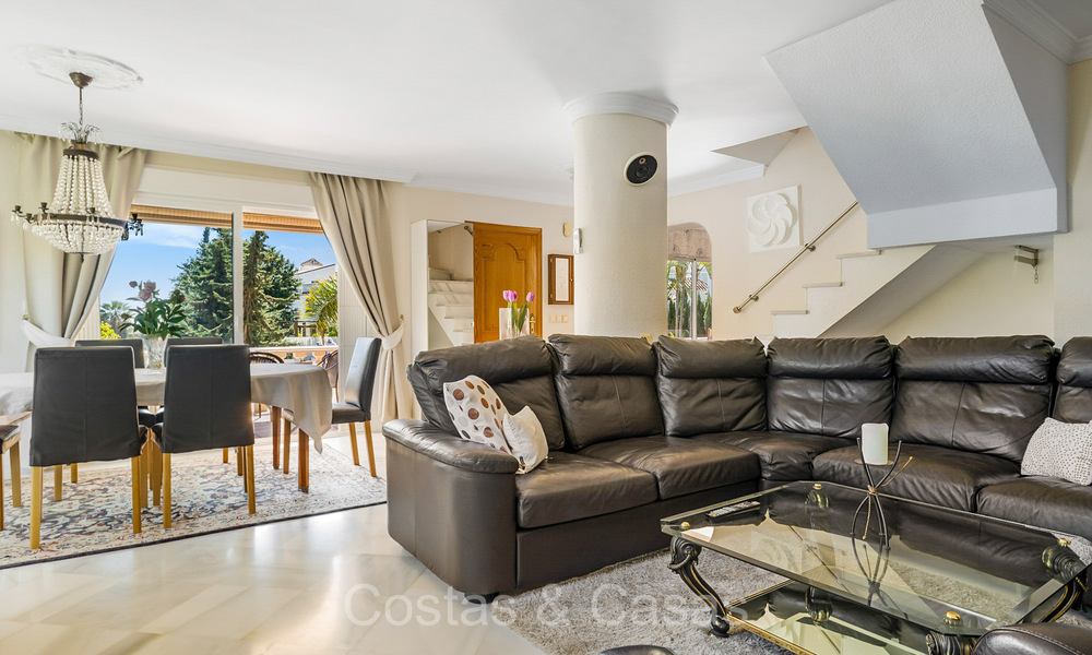 Villa española en venta a poca distancia de todo en Nueva Andalucía, Marbella 74375