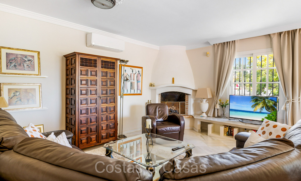 Villa española en venta a poca distancia de todo en Nueva Andalucía, Marbella 74377