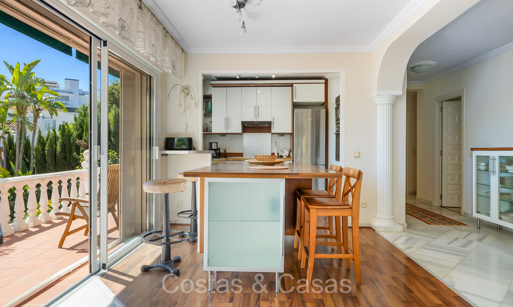 Villa española en venta a poca distancia de todo en Nueva Andalucía, Marbella 74378