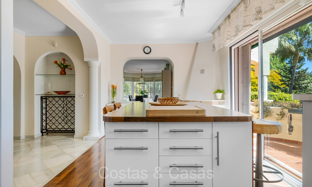 Villa española en venta a poca distancia de todo en Nueva Andalucía, Marbella 74381