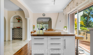 Villa española en venta a poca distancia de todo en Nueva Andalucía, Marbella 74381 