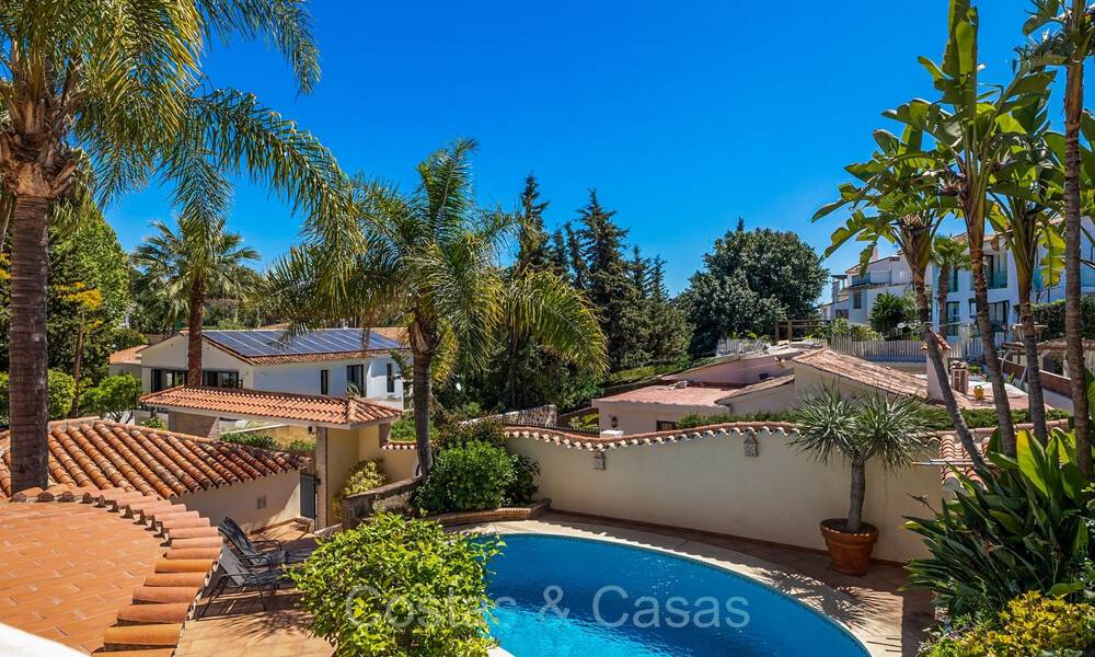 Villa española en venta a poca distancia de todo en Nueva Andalucía, Marbella 74393