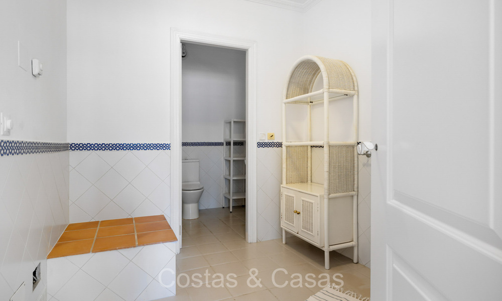 Villa española en venta a poca distancia de todo en Nueva Andalucía, Marbella 74395
