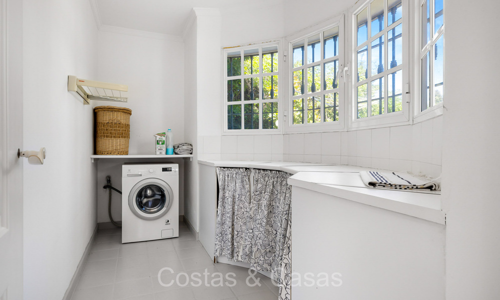 Villa española en venta a poca distancia de todo en Nueva Andalucía, Marbella 74398