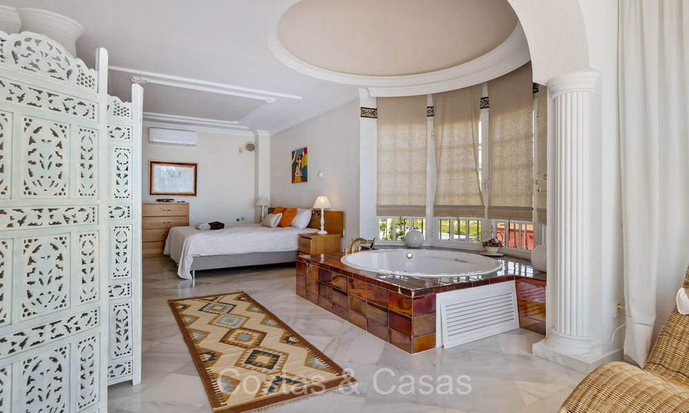 Villa española en venta a poca distancia de todo en Nueva Andalucía, Marbella 74402