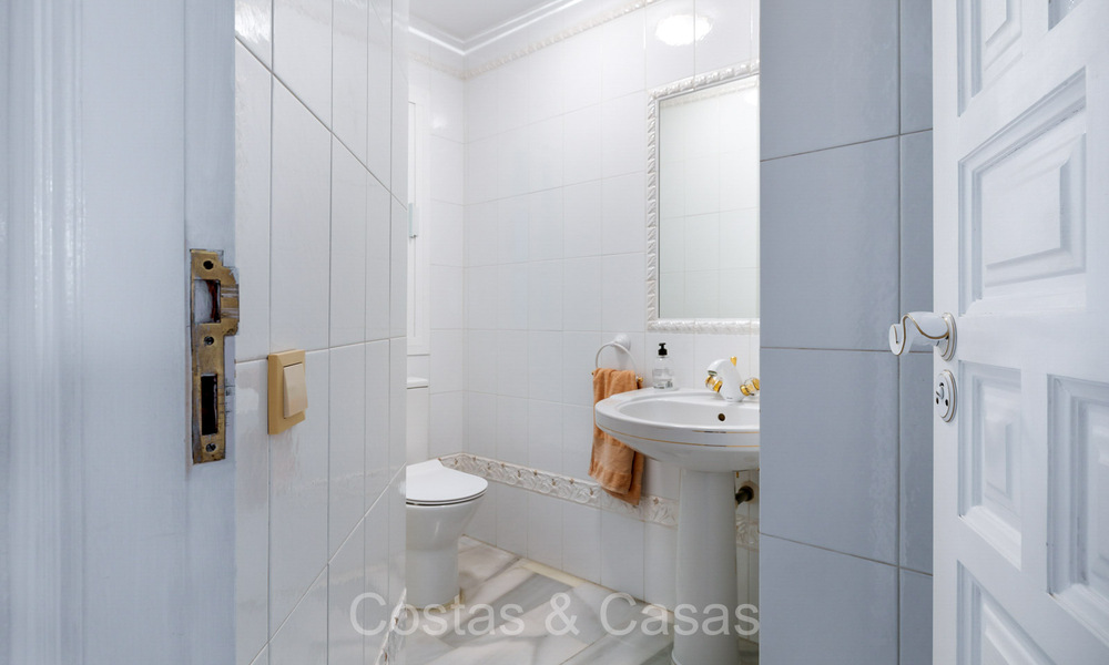 Villa española en venta a poca distancia de todo en Nueva Andalucía, Marbella 74406