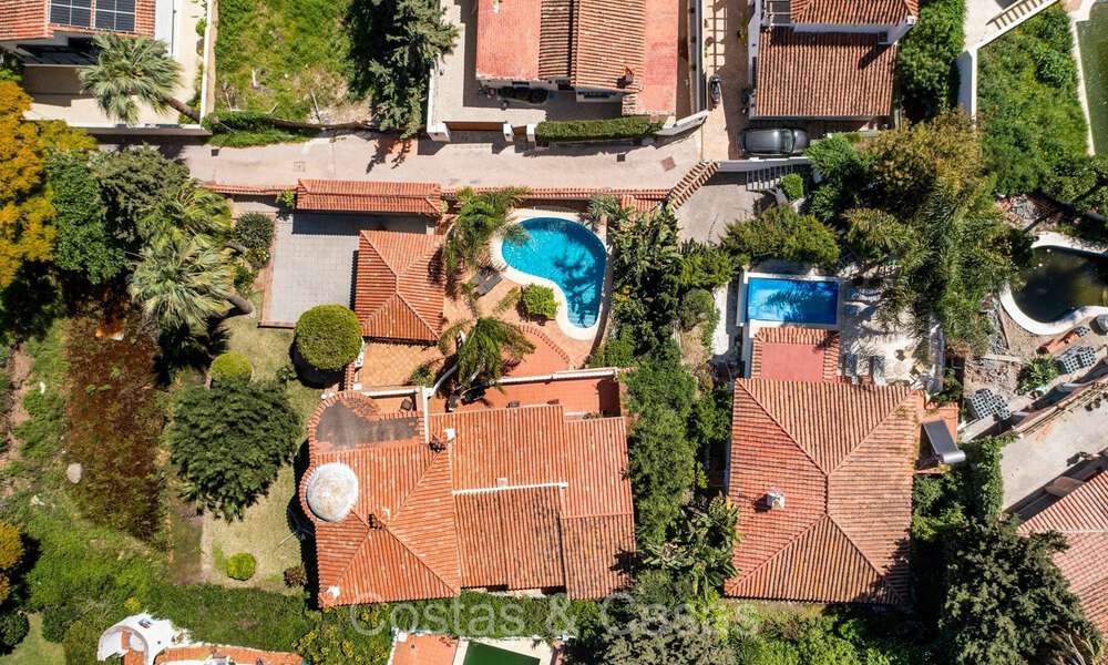 Villa española en venta a poca distancia de todo en Nueva Andalucía, Marbella 74407
