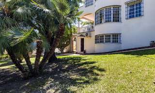 Villa española en venta a poca distancia de todo en Nueva Andalucía, Marbella 74414 