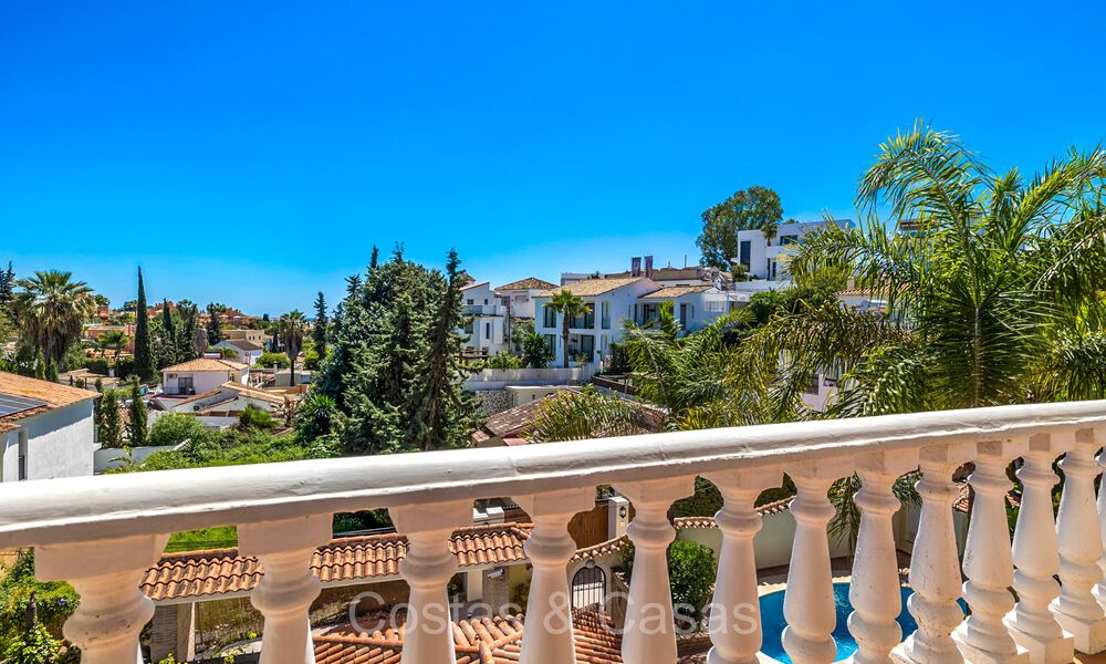 Villa española en venta a poca distancia de todo en Nueva Andalucía, Marbella 74415