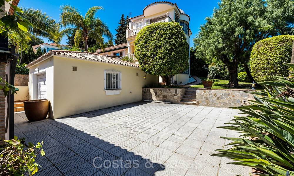 Villa española en venta a poca distancia de todo en Nueva Andalucía, Marbella 74416